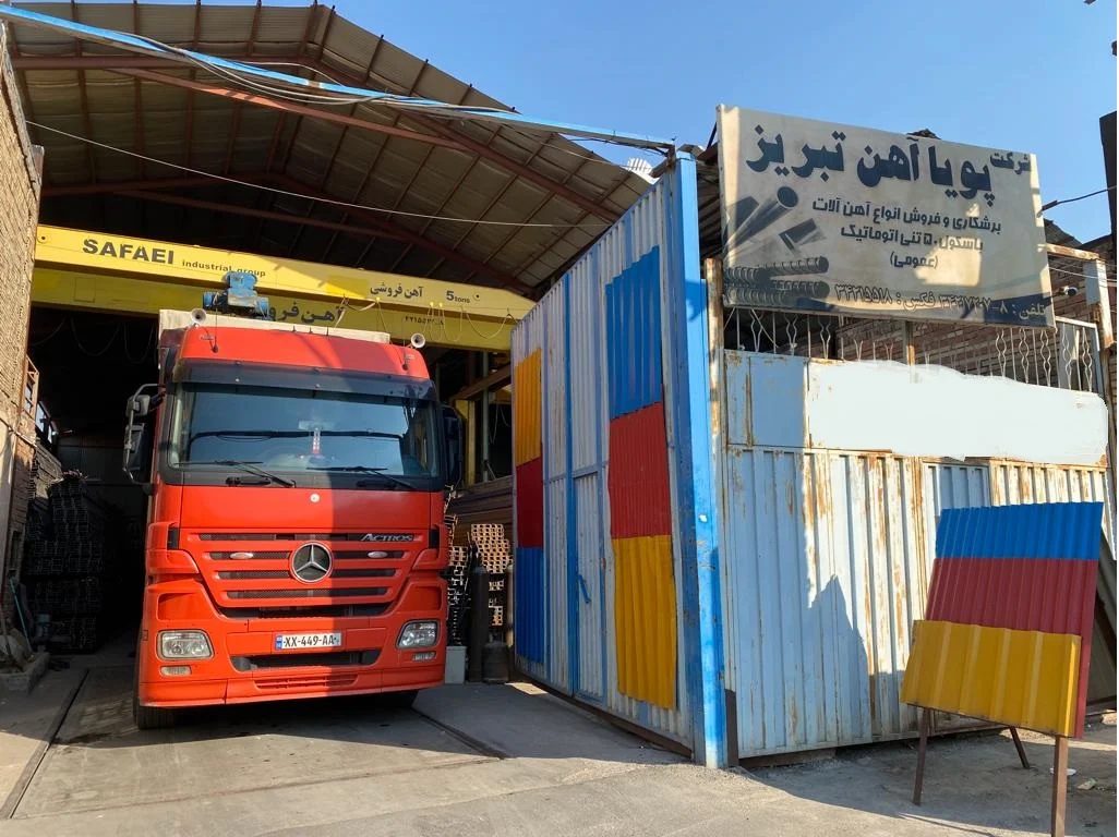 بارگیری کامیون در انبار